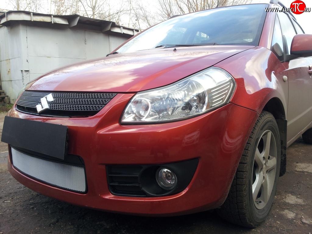 1 539 р. Сетка на бампер (хетчбек) Russtal (хром) Suzuki SX4 GYA,GYB  рестайлинг, хэтчбэк (2010-2016)  с доставкой в г. Владивосток