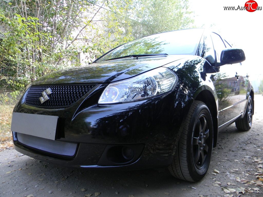 1 539 р. Сетка на бампер Russtal (хром) Suzuki SX4 GYA,GYB  рестайлинг, хэтчбэк (2010-2016)  с доставкой в г. Владивосток