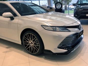 16 899 р. Накладка переднего бампера HEMMES Toyota Camry XV70 дорестайлинг (2017-2021)  с доставкой в г. Владивосток. Увеличить фотографию 4