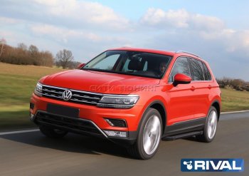 9 499 р. Порожки для ног Rival Volkswagen Tiguan Mk2 дорестайлинг (2016-2020) (Чёрные)  с доставкой в г. Владивосток. Увеличить фотографию 3