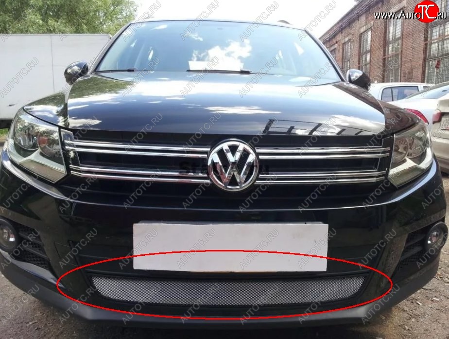 2 799 р. Защитная решётка в воздуховод автомобиля Russtal (хром)  Volkswagen Tiguan  Mk2 (2016-2020) дорестайлинг  с доставкой в г. Владивосток