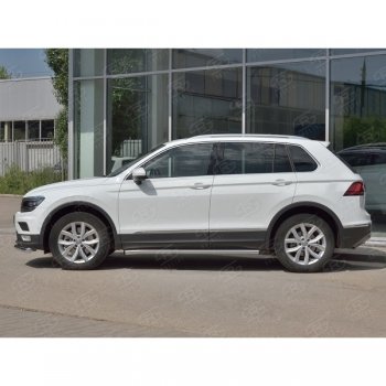 18 799 р.  Защита порогов (Ø63 мм, секции) SLITKOFF Volkswagen Tiguan Mk2 дорестайлинг (2016-2020) (Вариант 2 (пластиковые заглушки))  с доставкой в г. Владивосток. Увеличить фотографию 2