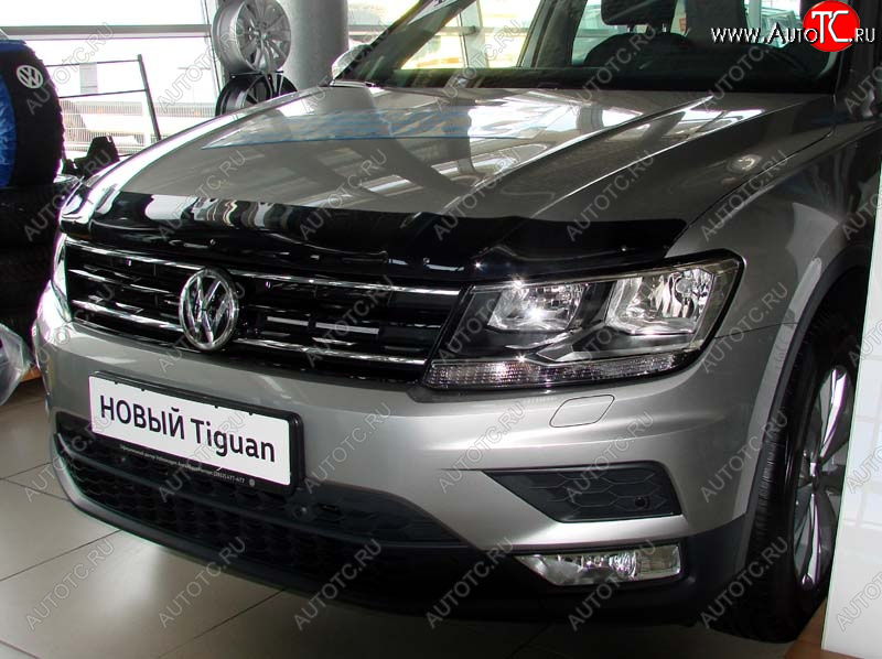 3 199 р. Дефлектор капота SIM Volkswagen Tiguan Mk2 дорестайлинг (2016-2020)  с доставкой в г. Владивосток