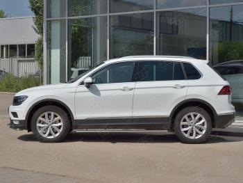 20 749 р. Защита порогов (Ø75х42 мм с проступью, NOT R-LINE) Russtal Volkswagen Tiguan Mk2 рестайлинг (2020-2022) (полированная нержавейка)  с доставкой в г. Владивосток. Увеличить фотографию 2