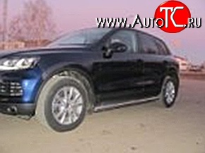 12 049 р. Защита порогов из круглой трубы диаметром 76 мм Металл Дизайн Volkswagen Touareg NF дорестайлинг (2010-2014)  с доставкой в г. Владивосток